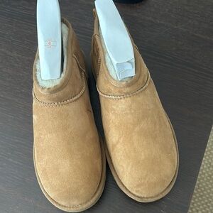 Like new women’s short UGG